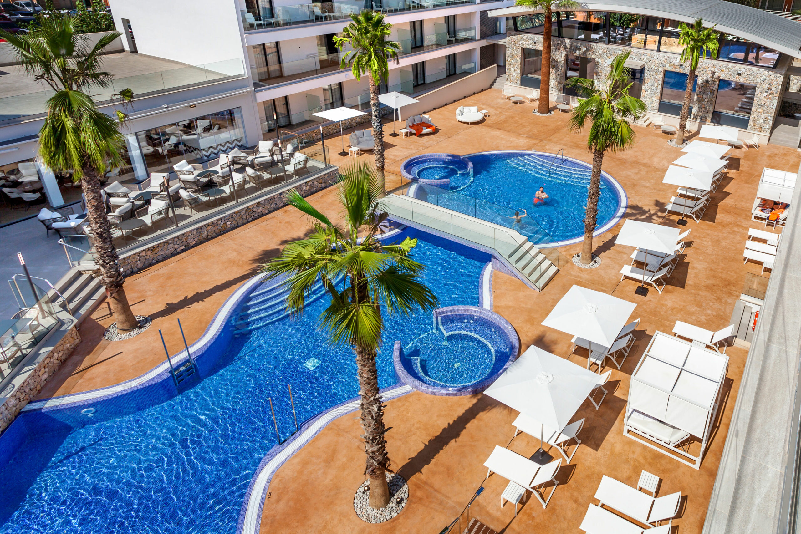 hotel-morlans-suites-paguera-mallorca-piscina