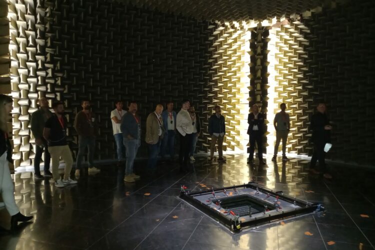 visit_anechoic_camera_soler_palau