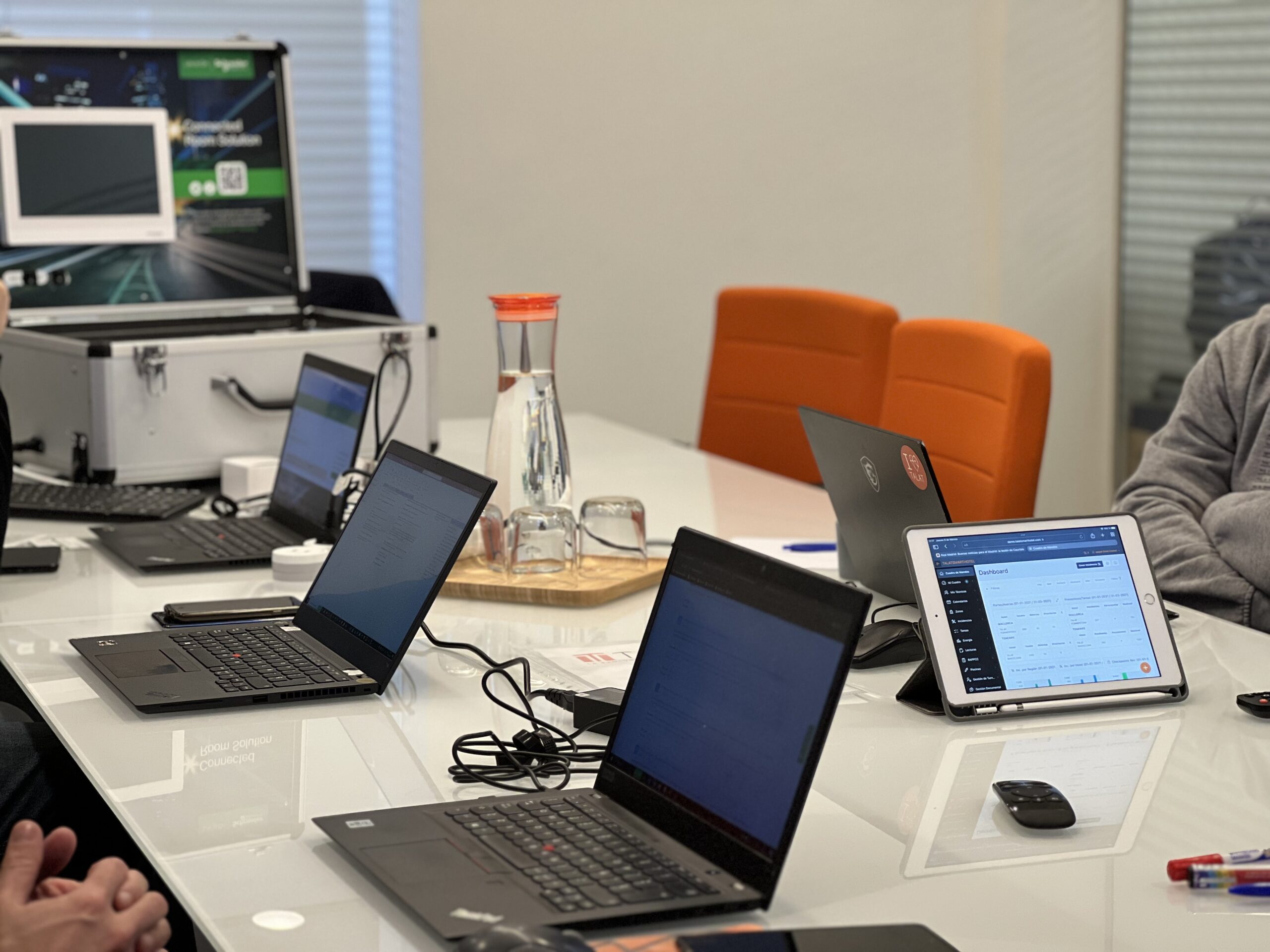 sala-oficina-palma-formacion-schenider-talat